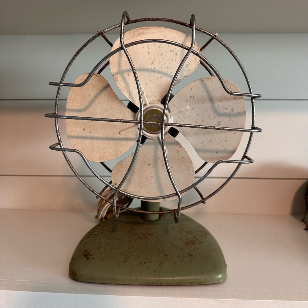 Superior Electric Products Corp. Vintage Desk fan green base tested - Picture 2 of 11